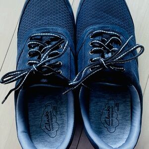 Women’s Clarks Navy Blue Cloud Stepper Women's Gray Tennis Sneaker Size 9/40